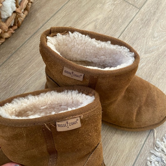 Minne Tonka Ugg’s - Picture 3 of 3